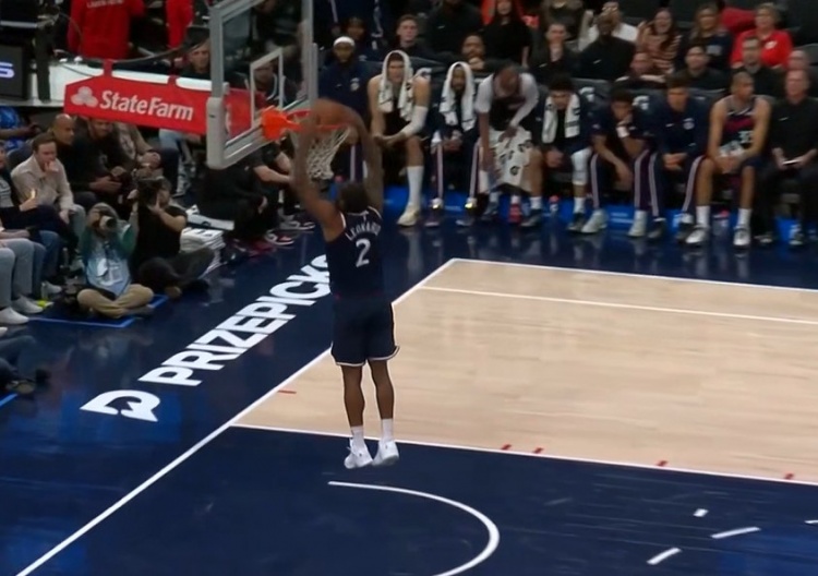 开云Kaiyun官网入口-杀疯了！伦纳德展示各种进攻技巧连续得分打停比赛